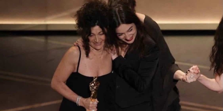 Historike: Kosovarja shkëlqen në skenën më të madhe të filmit – merr Oscar