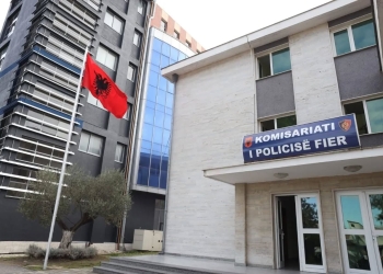 Krim i rëndë në Fier, burri vret gruan më pas dhe veten