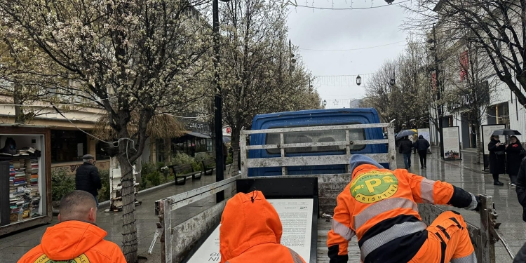Hiqen nga sheshi tabelat me të dhëna të pasakta për masakrat gjatë luftës në Kosovë
