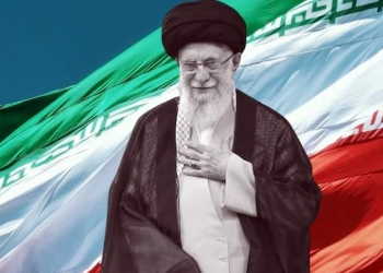 Pse Ajatollah Khamenei e mbajti njërën dorë të fshehur nën pelerinën e tij për 45 vite?