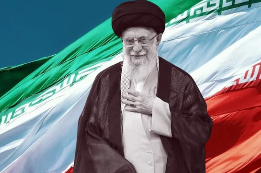 Pse Ajatollah Khamenei e mbajti njërën dorë të fshehur nën pelerinën e tij për 45 vite?