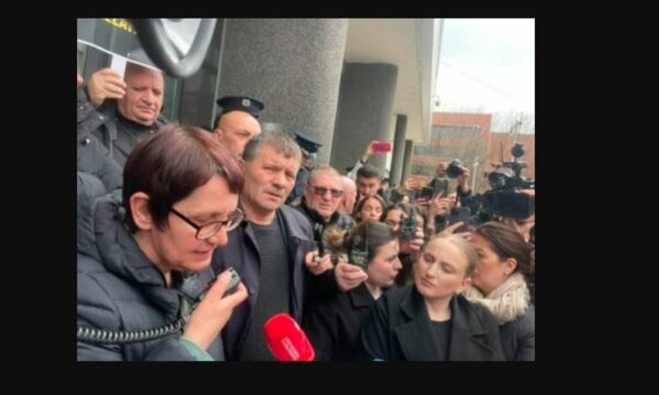 Protesta para Kuvendit, Dërguti: Nuk do të lejojmë të poshtërohen e nëpërkëmben viktimat