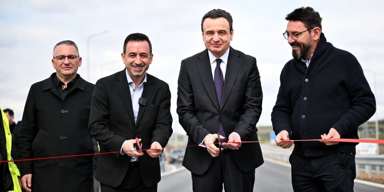 Bashkëshortja e Hysen Durmishit “thumbon” qeverinë: Vështirë me përfundu, se me pre shiritin është lehtë