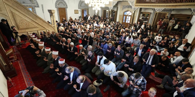 BIK del me njoftim: Namazi i Bajramit falet në 06:18
