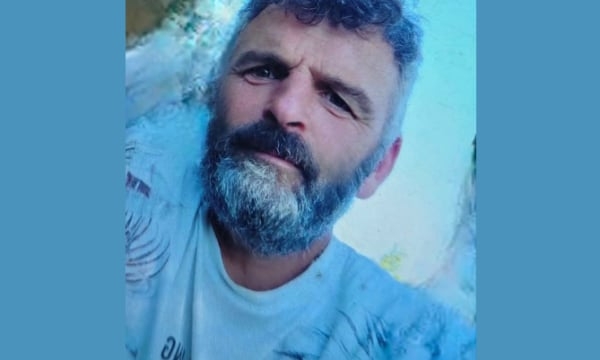 Në arrati dhe i armatosur me kallash, Fazli Nrecaj terrorizon banorët në Suharekë – a po dështon shteti ta ndalë?
