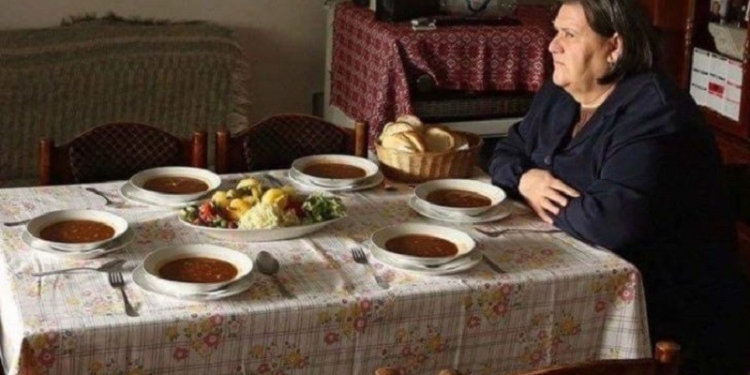 27 vite pa djemtë dhe bashkëshortin: 27 vite nuk ka lulëzu pranverë për mu