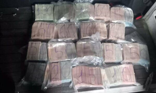 Gjykata në Prishtinë edhe një herë vendos që tre personat të cilëve iu gjetën 1 milion euro të mos dërgohen në paraburgim
