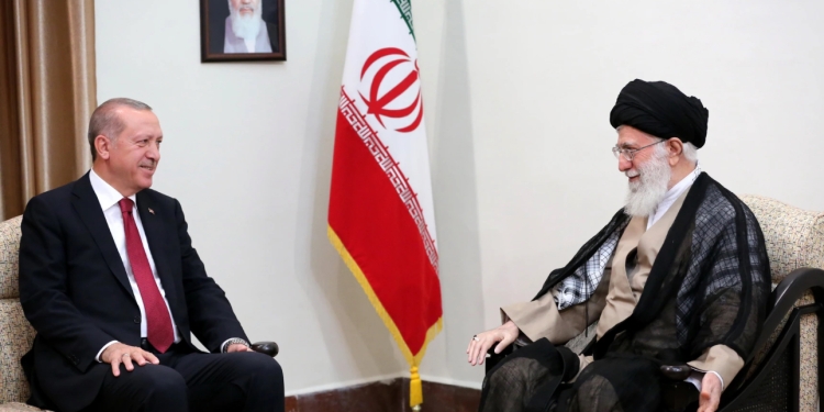 Erdogan reagon për vdekjen e liderit iranian, bën thirrje për paqe