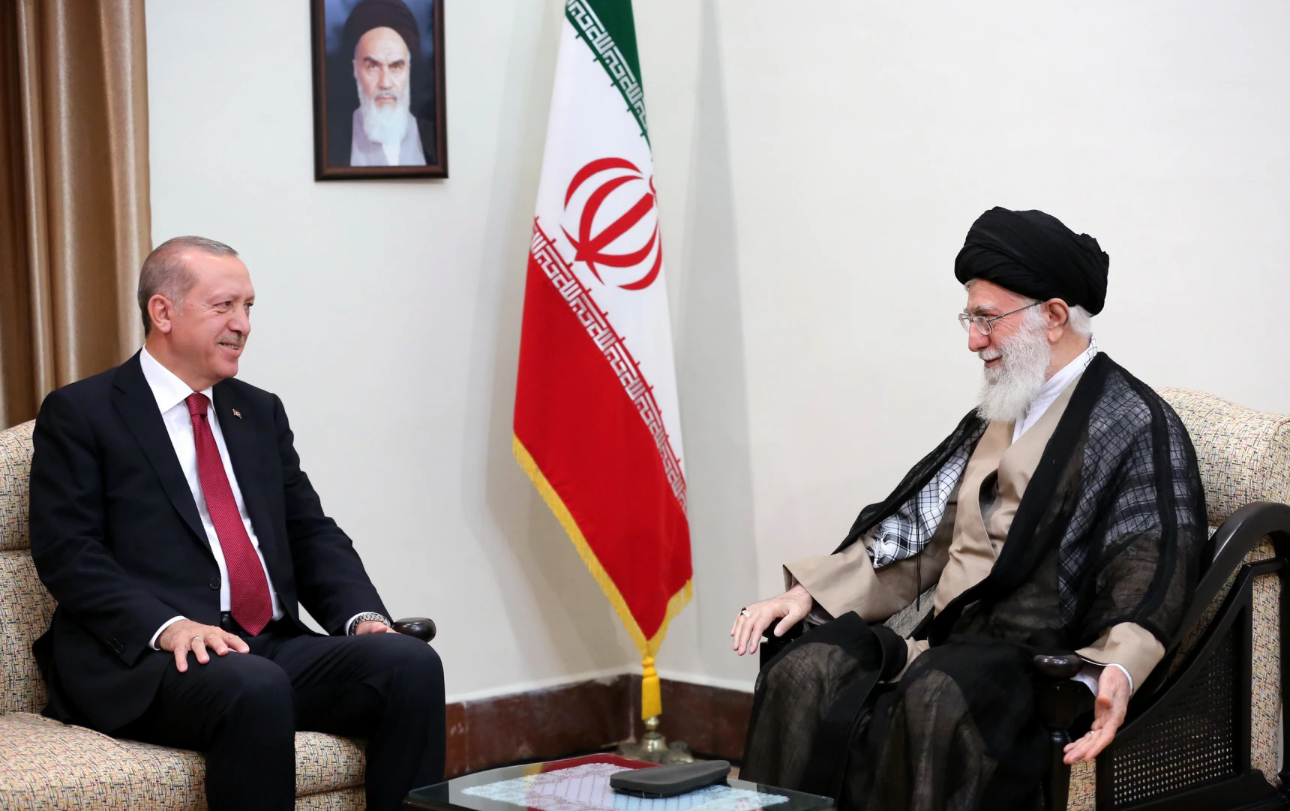 Erdogan reagon për vdekjen e liderit iranian, bën thirrje për paqe