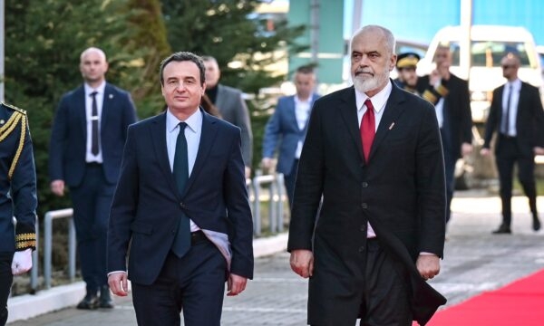 Rama: Kurrë s’kam dashur të ndërhyjë në politikën e Kosovës, më është dukur qesharake kur kanë tentuar të ndërhyjnë në Shqipëri