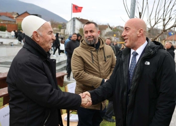 Haradinaj nderon kujtimin e martirëve në Pastasellë dhe Burim