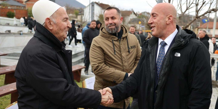 Haradinaj nderon kujtimin e martirëve në Pastasellë dhe Burim