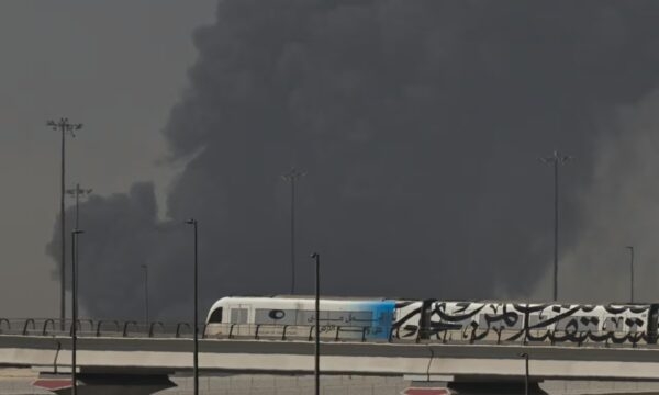 Emiratet e Bashkuara Arabe thonë se s’do të “rrinë duarkryq” mes breshërisë së raketave iraniane