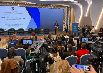 Kurti për 8 Marsin: Tolerancë zero për dhunën me bazë gjinore, drejtësia e barabartë është përgjegjësi e Republikës