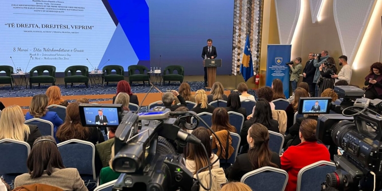 Kurti për 8 Marsin: Tolerancë zero për dhunën me bazë gjinore, drejtësia e barabartë është përgjegjësi e Republikës
