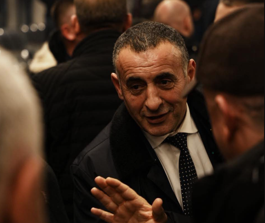 Lahi Brahimaj ia uron ditëlindjen Rexhep Selimit me një foto të rrallë