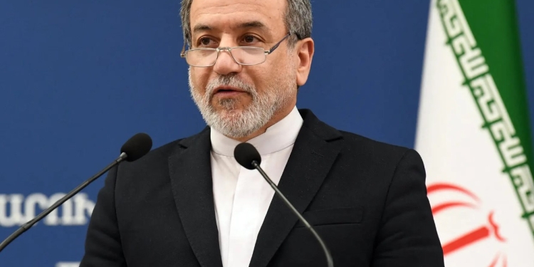 Ministri i Jashtëm i Iranit: Do të sulmojmë kompanitë amerikane nëse goditen objektet energjetike