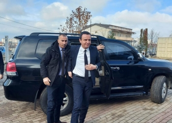 “Nafta kurrë s’ka qenë më shtrejtë”, Kurtit i rikthehet deklarata që zotohej për heqjen e xhipave qeveritarë