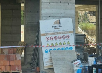 Komuna e Mitrovicës ua vendos shiritat punimeve të kompanive ndërtimore “Aurora Group” dhe “Premium Home”