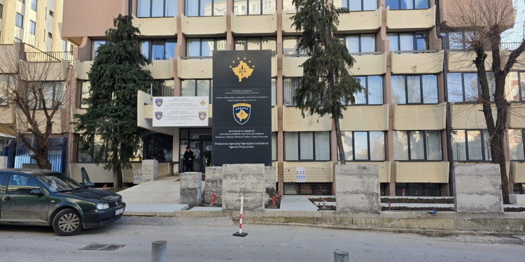 Arrestohen pesë persona të dyshuar për krime lufte në Skenderaj