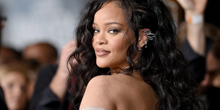 Të shtëna me armë në shtëpinë e Rihannës në Beverly Hills