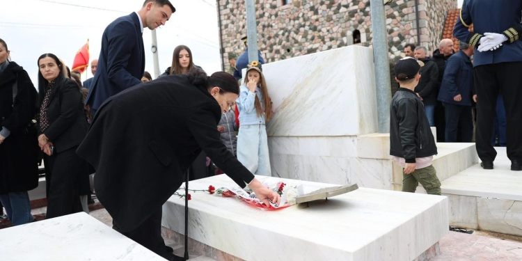 OVL-UÇK: Hilmi Haradinaj me djemtë, i rezistoi me trimëri rrethimit të trefishtë