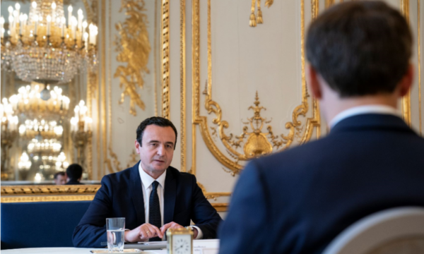 Kurti udhëton drejt Francës, ka drekë pune me Macronin