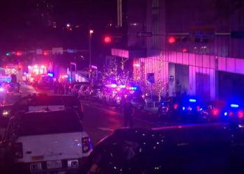 Të shtëna në masë në SHBA, tre të vrarë dhe 14 të plagosur- FBI po e heton për sulm terrorist