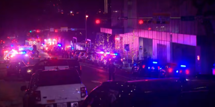 Të shtëna në masë në SHBA, tre të vrarë dhe 14 të plagosur- FBI po e heton për sulm terrorist