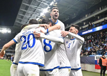 The Guardian: Kosova pranë kualifikimit historik në Botëror, vetëm 10 vite pas pranimit në UEFA dhe FIFA