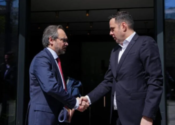 Abdixhiku takohet me Giaufret, flasin për çështjen e Presidentit dhe rolin e institucioneve në këtë proces
