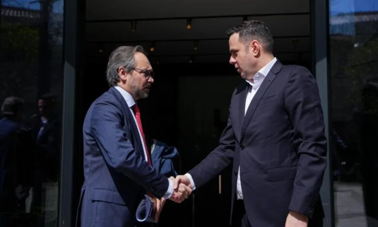 Abdixhiku takohet me Giaufret, flasin për çështjen e Presidentit dhe rolin e institucioneve në këtë proces