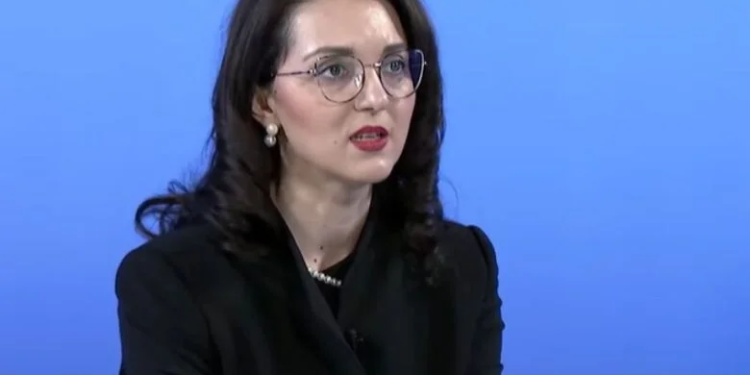 Reagimet për ekspozitën e Shkëlzen Gashit, deputetja e VV’së: Opozita ka qëllim ta godasë Kryeministrin Kurti