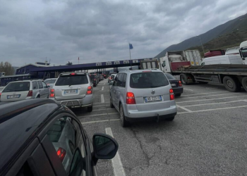Ndeshja ndaj Turqisë, shqiptarët nisen drejt Kosovës – kolona të gjatë në Morinë