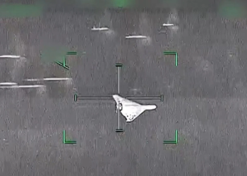 Emiratet e Bashkuara Arabe publikojnë video të mbrojtjes ajrore që lokalizojnë dhe shkatërrojnë dronë iranian