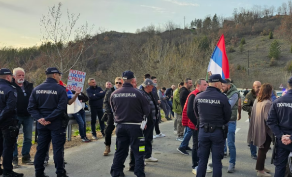 Protesta për Ligjin për të Huajt, bllokohet rruga në Jarinje në anën e Serbisë