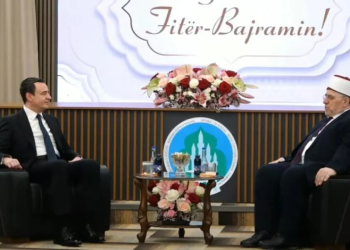 Fitër Bajrami, Kurti shkon në BIK: Sot kujtojmë edhe 37 hoxhallarë që ranë heronj në luftë