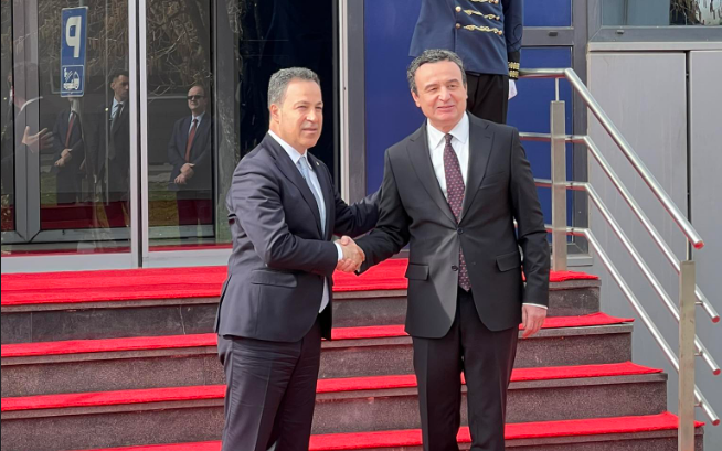 Peleshi takohet me Kurtin pas takimit me Osmanin