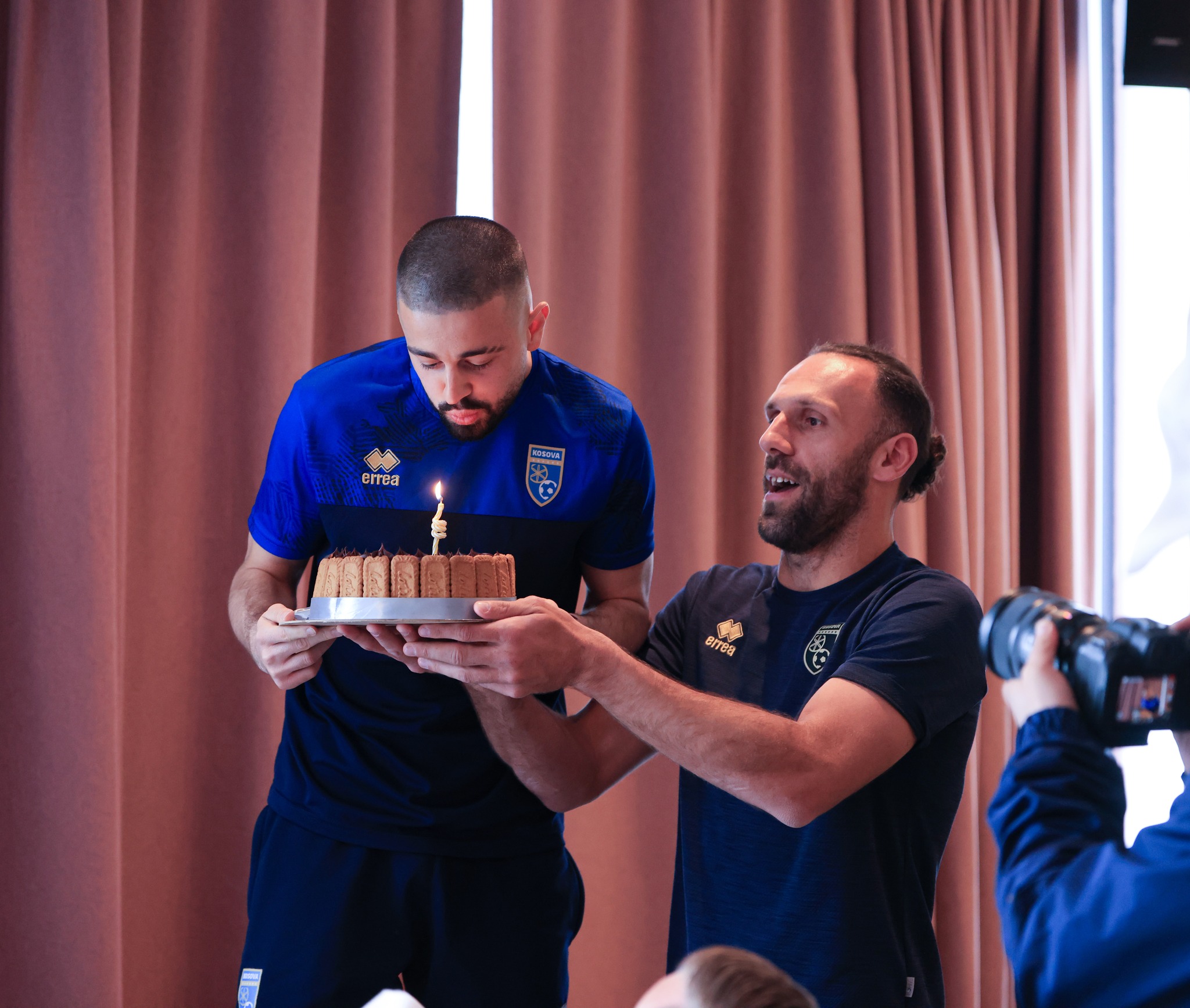 FFK uron ditëlindjen Zhegrovës: Dëshira e Edonit kur i fryu qirinjtë – Kupa e Botës