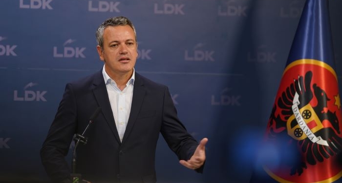 Gashi për amendamentet për president: Lojë e lodhur e manovër politike