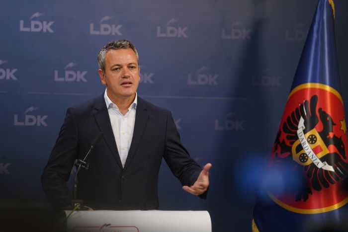 Gashi për amendamentet për president: Lojë e lodhur e manovër politike