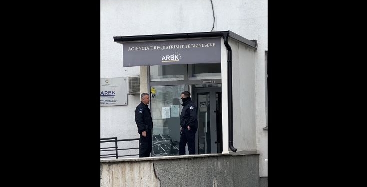 Prokuroria e Prishtinës deklarohet për bastisjet tek ARBK-ja, jep detaje se mbi çfarë dyshimesh nisi aksioni (Pamje)