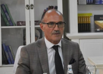Gashi thotë se kompromiset e Kurtit për serbët janë antikushtetuese