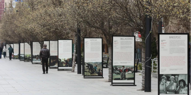 Organizatorët e ekspozitës “Masakrat në Kosovë 1998-1999” kërkojnë falje publike