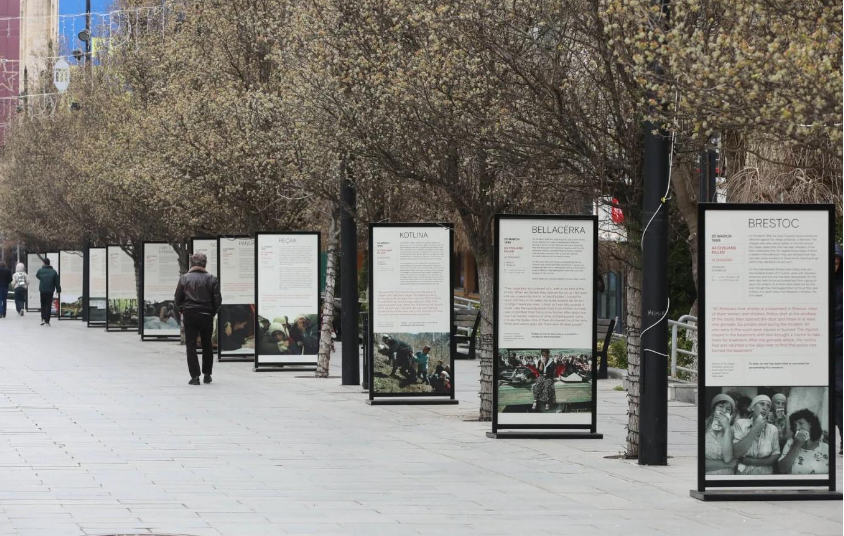 Organizatorët e ekspozitës “Masakrat në Kosovë 1998-1999” kërkojnë falje publike