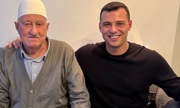 “Do të jetosh gjithmonë në kujtimet tona”, Endrit Thaçi kujton gjyshin në përvjetorin e parë të vdekjes