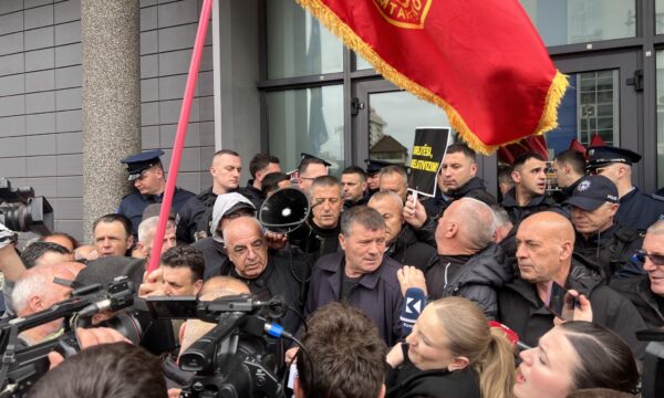 Veterani në protestë: Dyshojmë se informacionet janë marrë nga shërbimet sekrete serbe