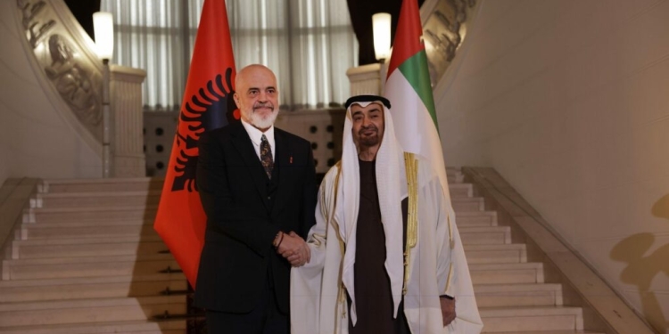 Sulmet e Iranit, Rama bisedë telefonike me Presidentin e Emirateve të Bashkuara