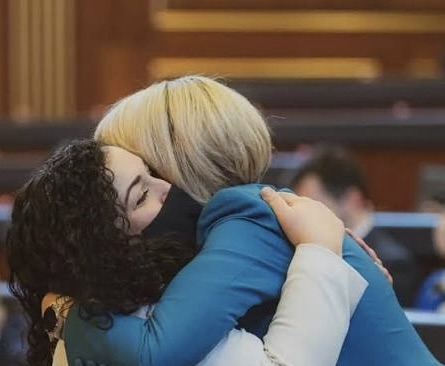 Mimoza Kusari – Lila i del në mbrojtje Vjosa Osmanit: Fyerjet dhe kërcënimet janë të papranueshme