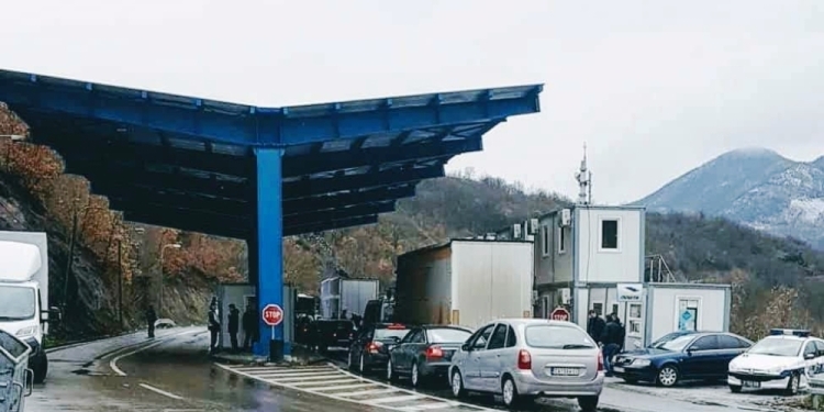 Bllokohet qarkullimi i automjeteve në dalje të pikëkalimit kufitar me Serbinë në Jarinjë, kjo është arsyeja